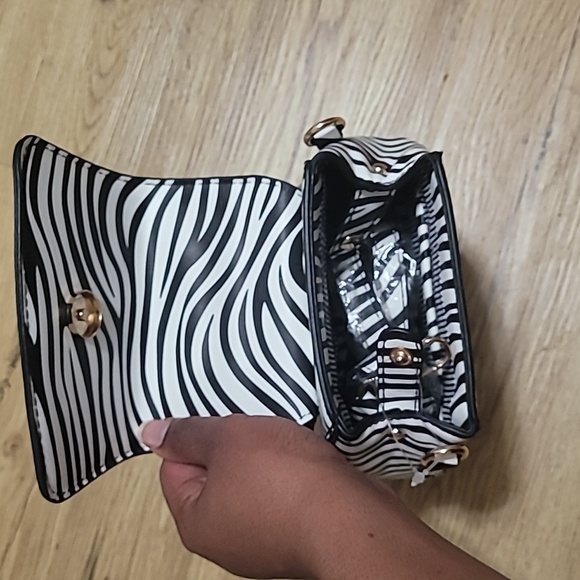 Zebra Print Shoulder Purse - Picture 5 of 5